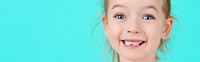 Когда и как выпадают молочные зубы у детей? фото