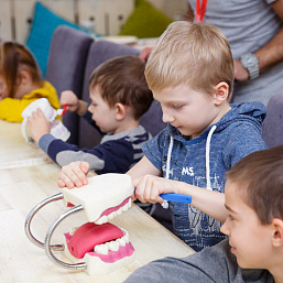 Стоматологическая клиника Мастер-класс «Чистые зубки» помогает детям ухаживать за зубами фото 7