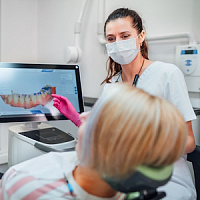 Новые зубы с точностью до миллиметра: как цифровая имплантация меняет стоматологию фото