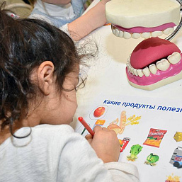 Стоматологическая клиника Детские стоматологи научили детей чистить зубки фото 7